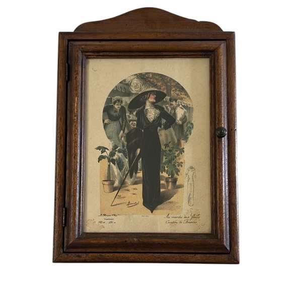 Vintage Key box with Chic Fashion Illustration